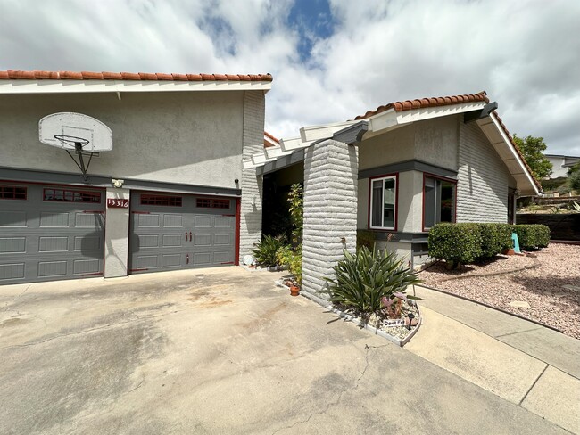 Building Photo - 13316 Avenida La Valencia