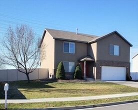 Building Photo - 262 Wellington Dr