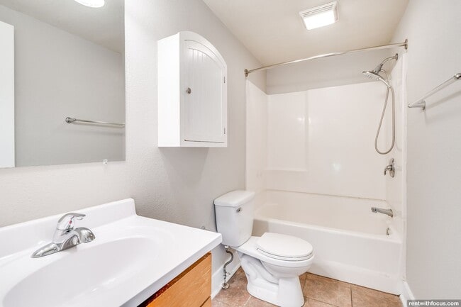 Building Photo - 1202-1312 Summit Ave