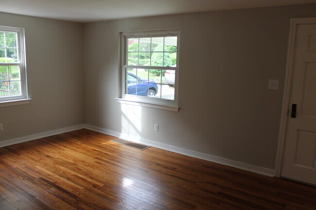 Building Photo - 274 Barclay Ave
