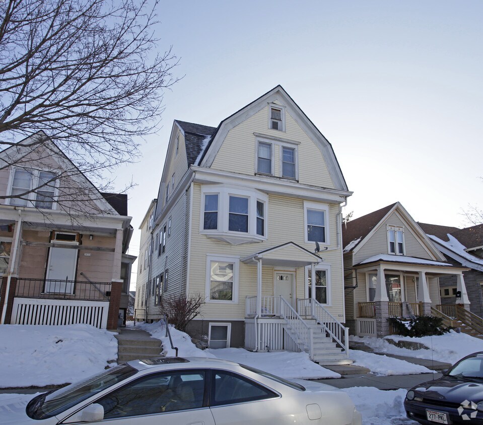 Building Photo - 2828 N Fratney St