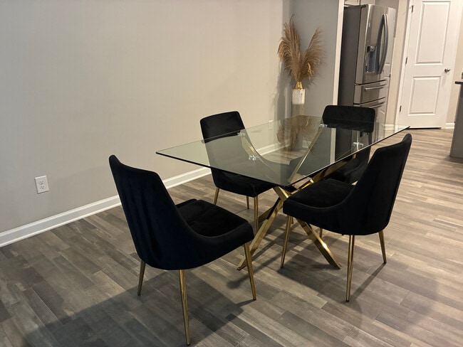 Foto del edificio - Room in Townhome on The Way Pl