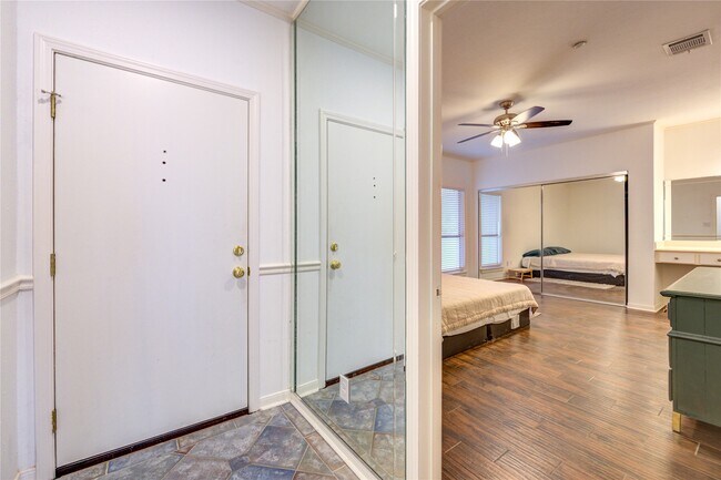 Foto del edificio - 401 Lakeside Ln