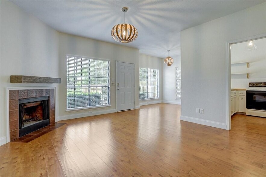 Primary Photo - 1610 Waterston Ave