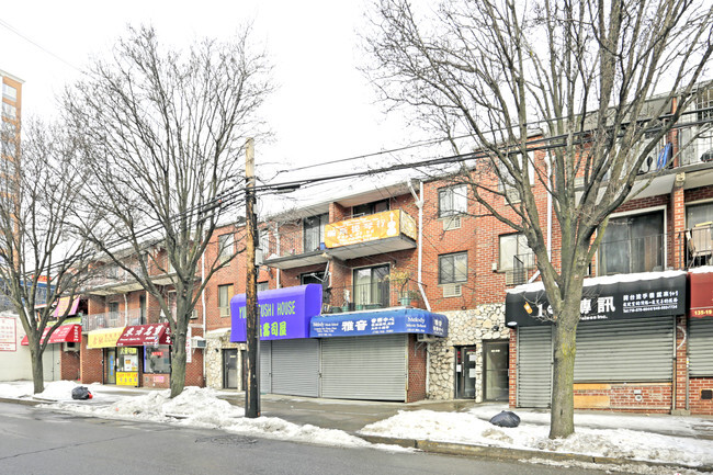 Building Photo - 13505-13515 38th Ave