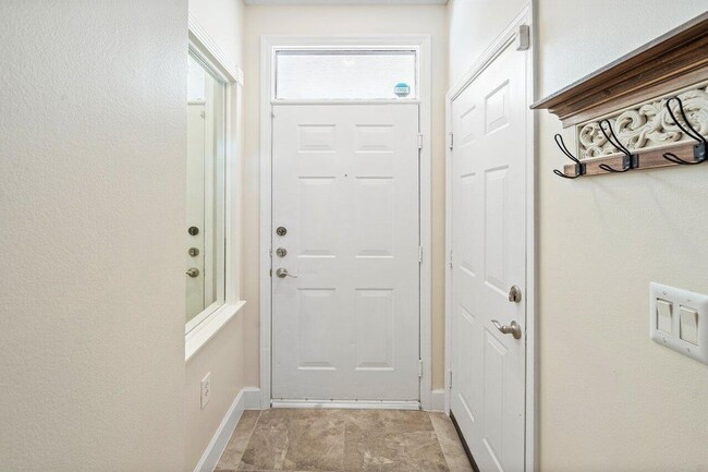 Foto del edificio - 2054 Alta Meadows Ln