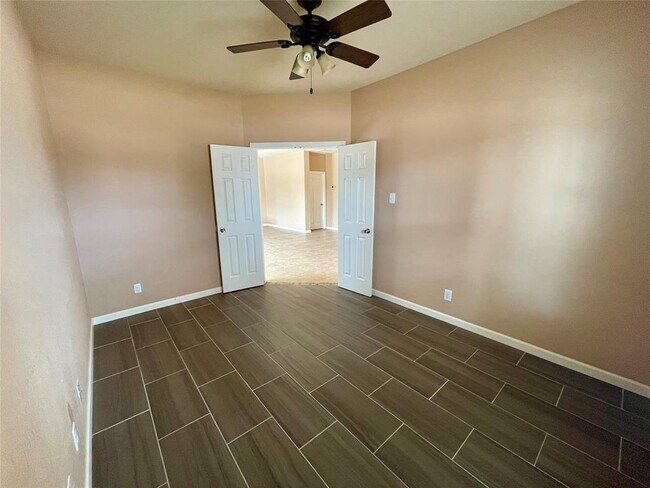 Foto del edificio - 10803 Woodwind Shadows Dr
