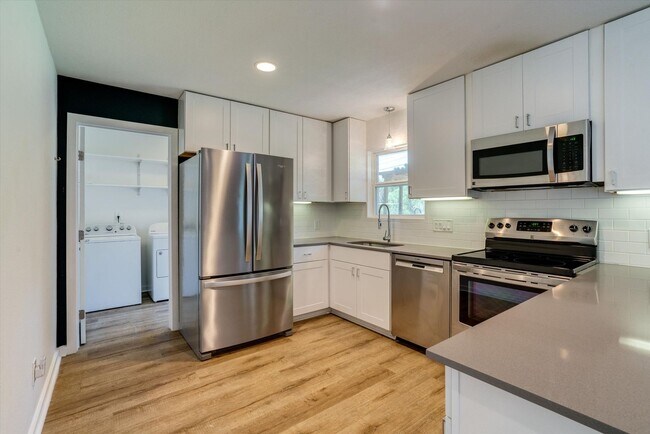 Building Photo - 3206 Cupid Dr