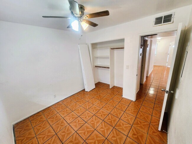 Foto del edificio - 337 N 93rd St