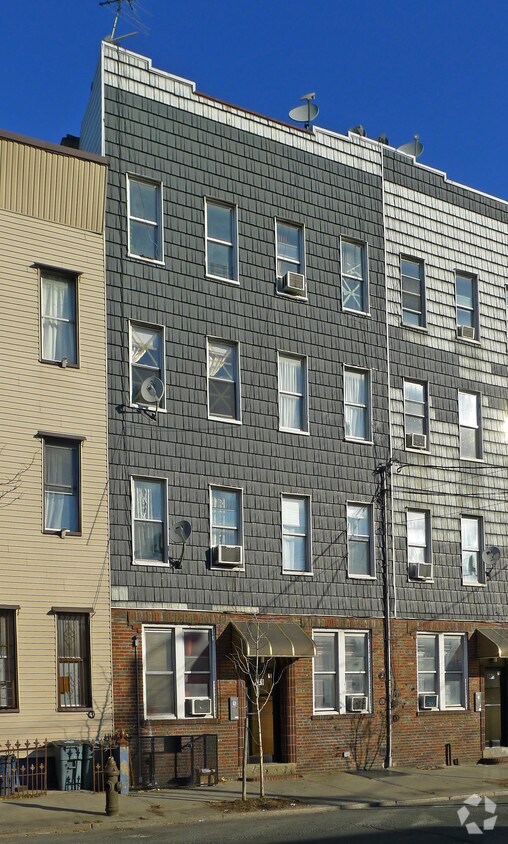 Building Photo - 949-959 Metropolitan Ave