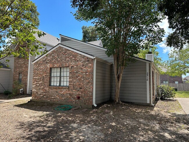 Foto del edificio - College Station - 2 bedroom / 2 bath condo...