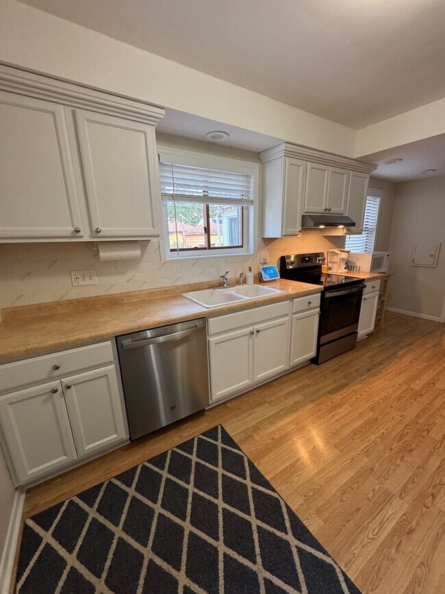 Building Photo - Richfield 3 bed 2 bath easy freeway access...