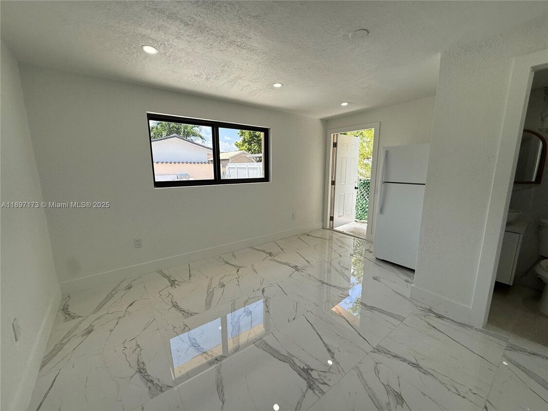 Foto principal - 9824 SW 26th Terrace