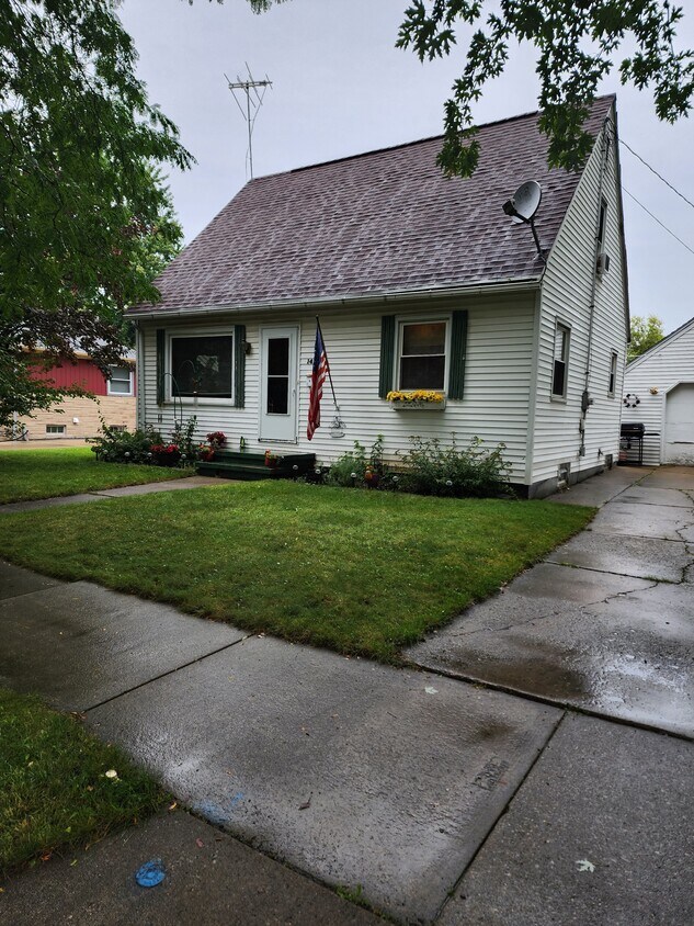Primary Photo - 1418 W 8th St