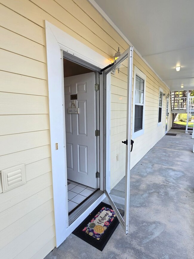 Building Photo - 4231 Hibiscus Dr