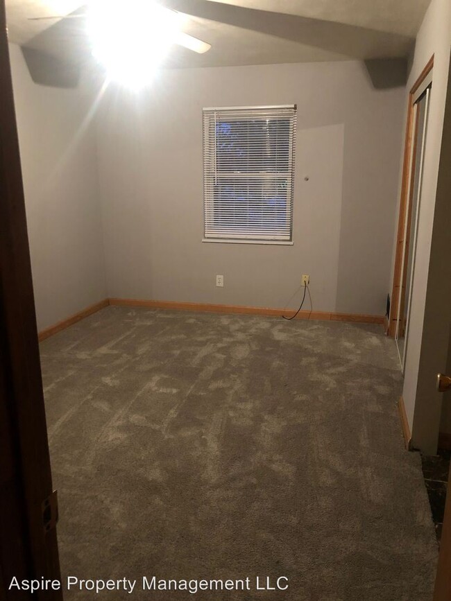 Building Photo - 1 br, 1 bath Apartment - 57 Pointview Ave