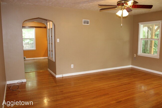 Foto del edificio - 5 br, 3 bath House - 1210 N. 9th Street