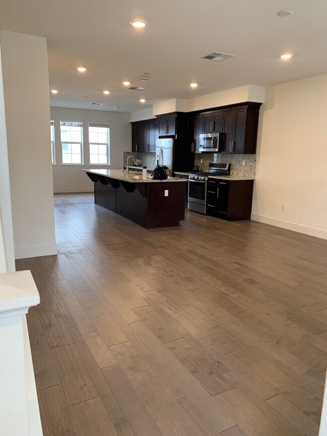 Building Photo - 8641 Seawind Way
