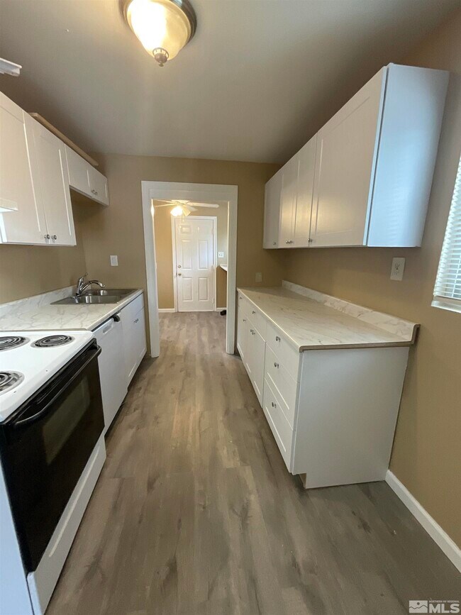 Building Photo - 1058 G St