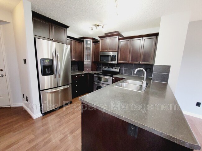 Photo du bâtiment - 3209 Whitelaw Dr NW