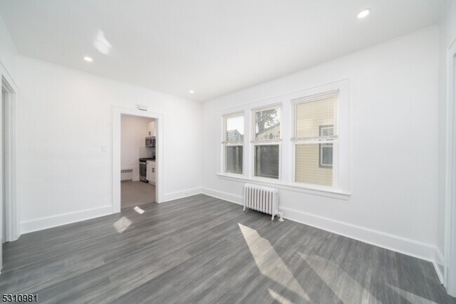 Building Photo - 120 Chester Ave