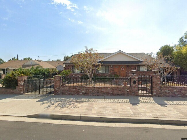 Building Photo - 2 Properties Available for Rent! Ranch sty...