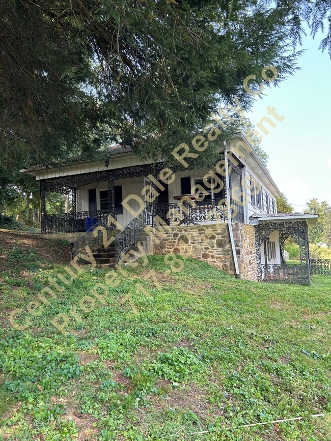 Building Photo - 2 Bedroom home in South Eastern School District with a Large Yard