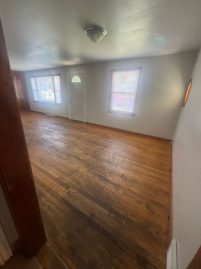 Foto del edificio - 5 BED / 2 BA home right next to Memorial S...