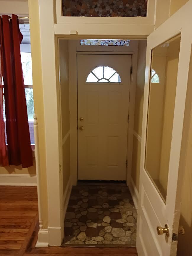 Front Hallway - 2824 Clifton Park Ter