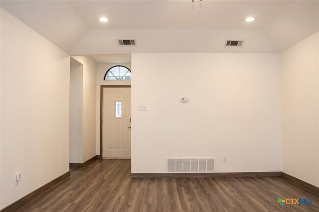 Foto del edificio - 615 Atkinson Ave