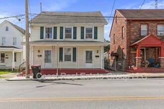 Building Photo - 260 W King St