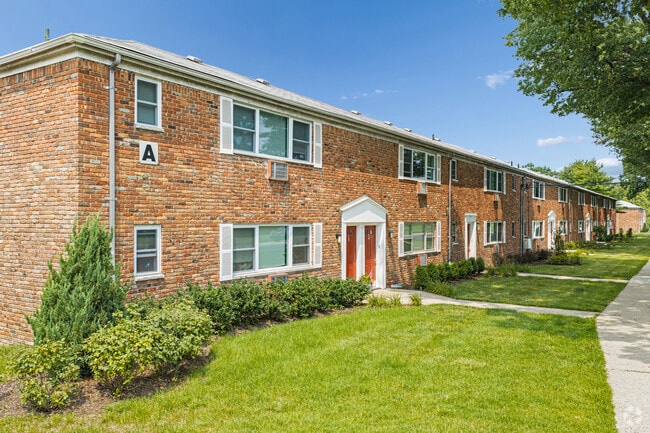 Building Photo - Park Lake Village