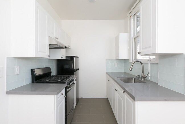 Building Photo - 2975 Van Ness Ave