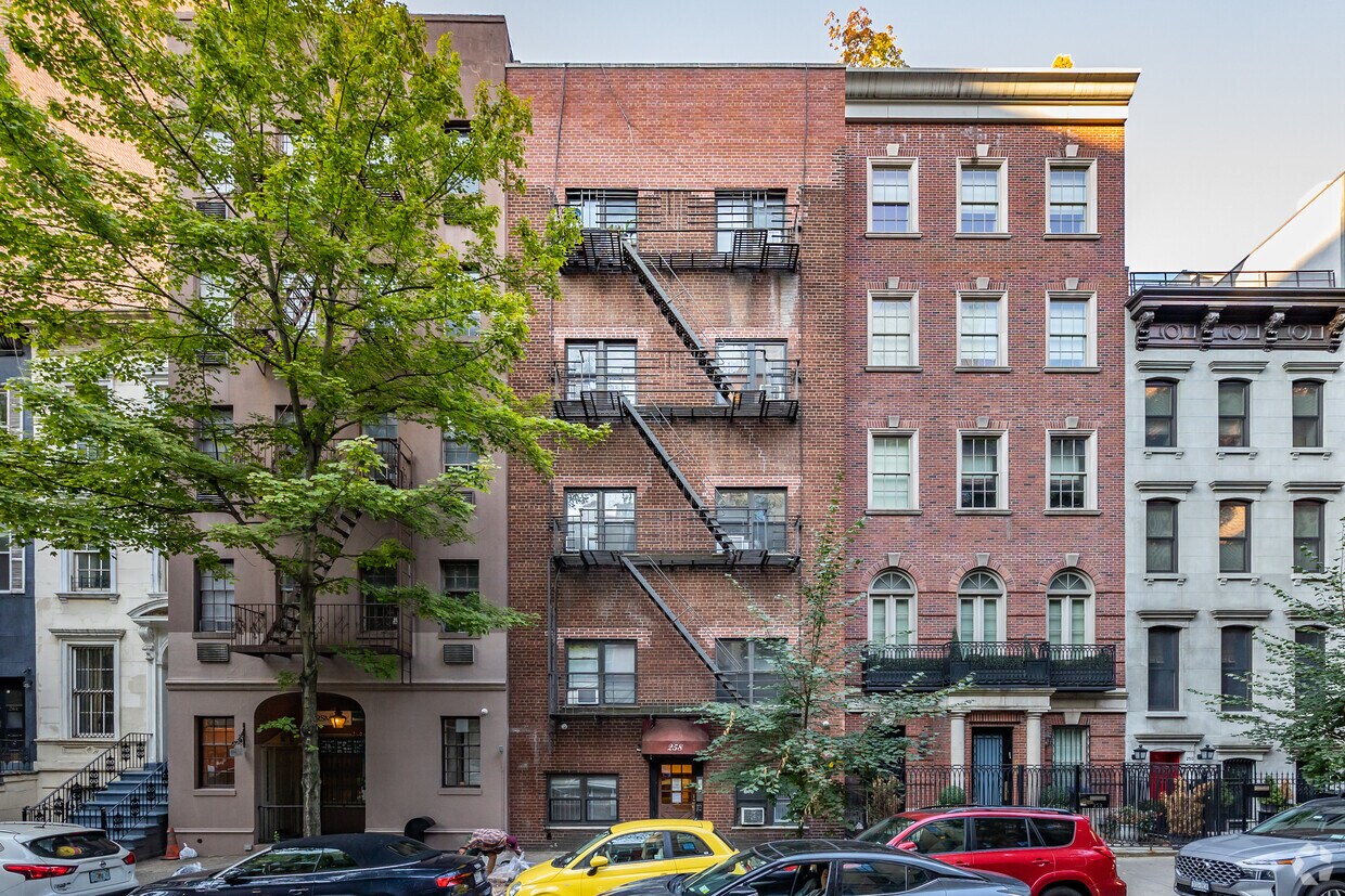 Primary Photo - 258 E 78th St