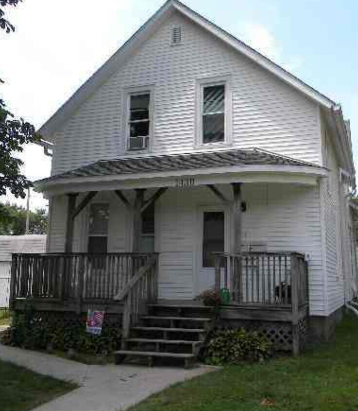 1430 32nd St Unit 1, Rock Island, IL 61201 Apartments in Rock Island
