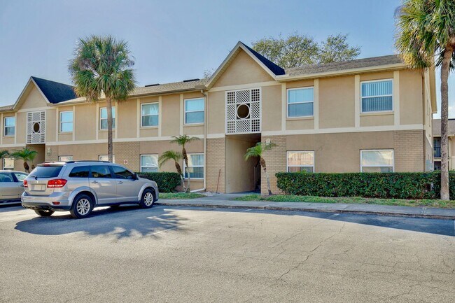 Foto del edificio - Spacious 2/2 Cozy Condo with a Screened Balcony in the Gated Community of Hawthorne Village - Orl...