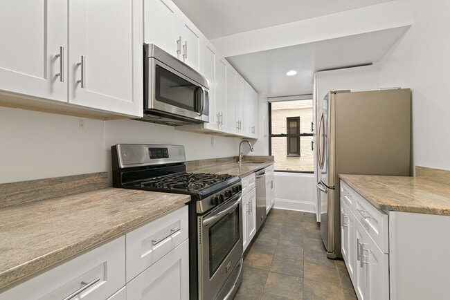 Building Photo - 225 W 23rd St