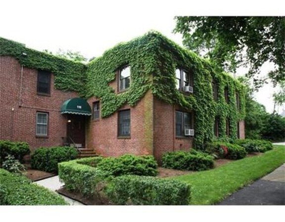 Primary Photo - 116 Floral St