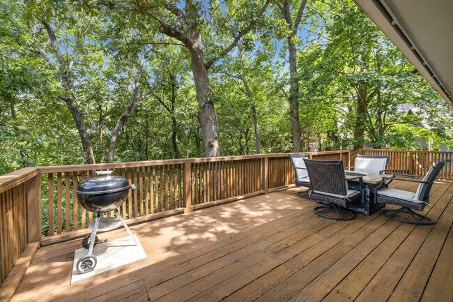 Foto del edificio - 931 N Lewis Ave