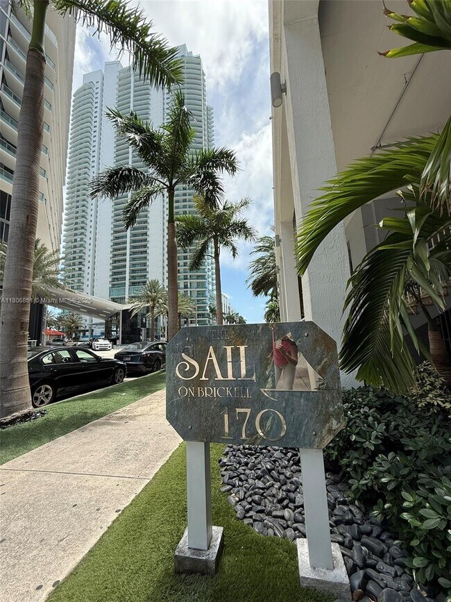 Foto del edificio - 170 SE 14th St