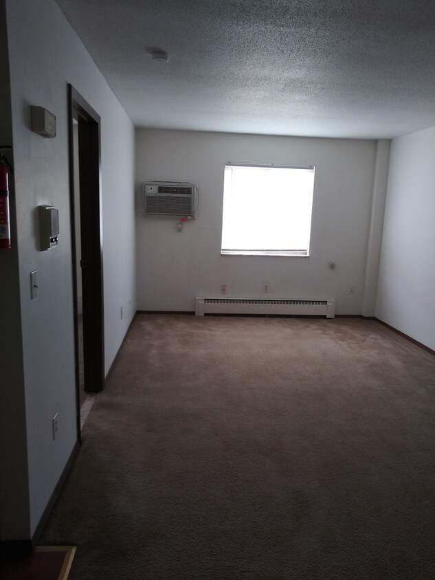 Primary Photo - 4912 Douglas #12