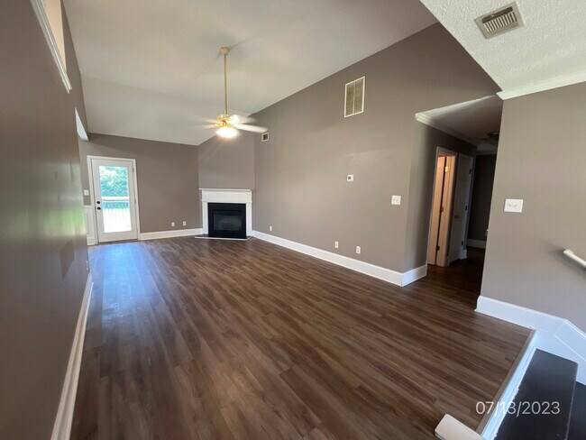 Building Photo - 147 River Park Cir