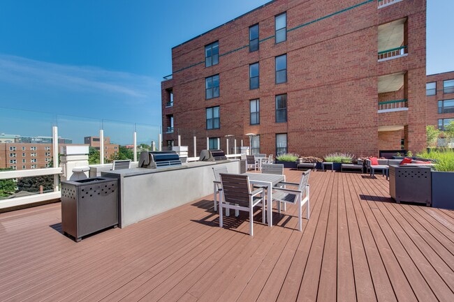 Building Photo - Evanston Place