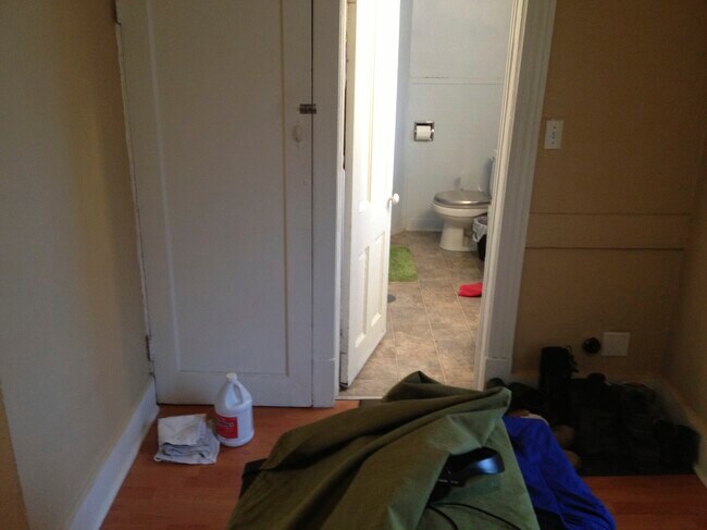 Bathroom - 1464 Breda Ave