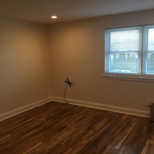 Foto del edificio - 3 Bedroom Renovated Borough Townhome with Fenced Yard & Off-Street Parking – Walk to Downtown Wes...