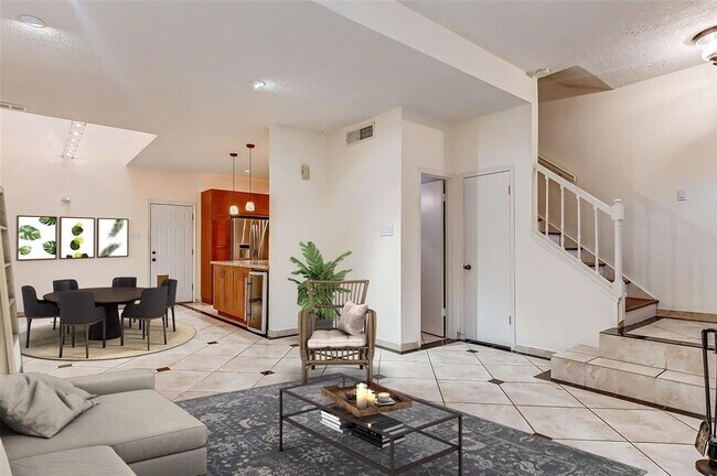 Foto del edificio - 7350 Kirby Dr