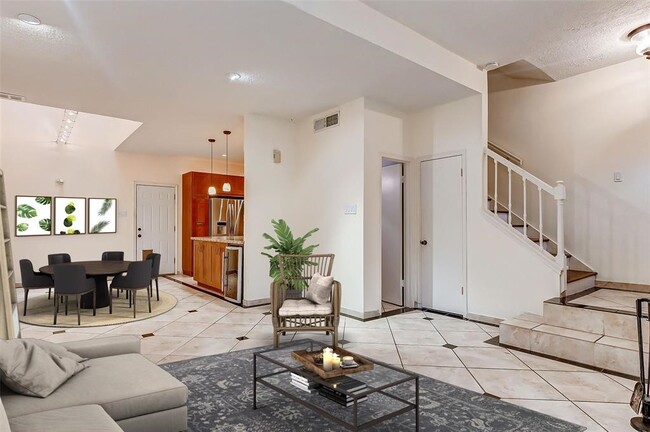 Building Photo - 7350 Kirby Dr