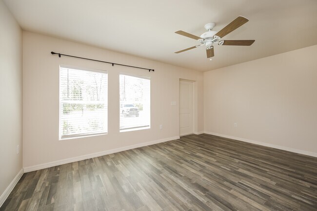 Foto del edificio - 12280 Hindle Ave