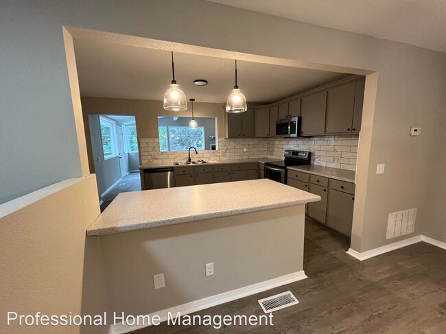 Building Photo - 4 br, 3 bath House - 320 N Ward Pkwy