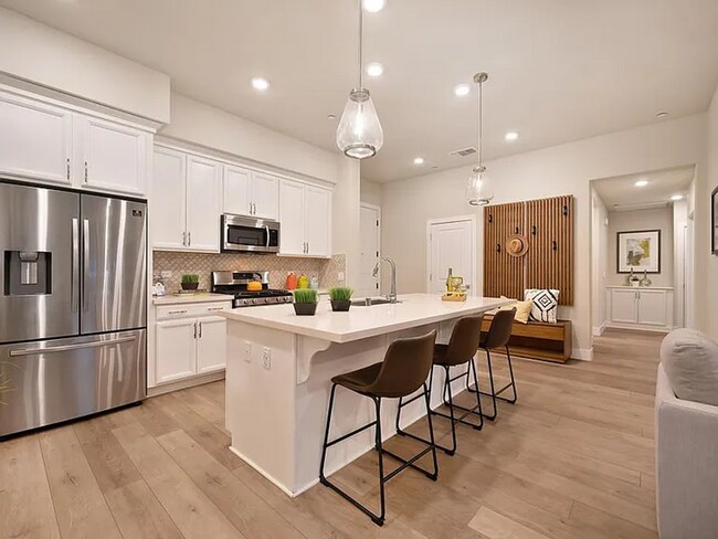 Building Photo - Premier 2/2 Condo in The Cannery- $500 OFF...